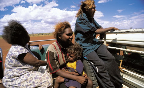 Mujeres aborígenes australianas (Foto: David Dare Parker, Australian Geographic)